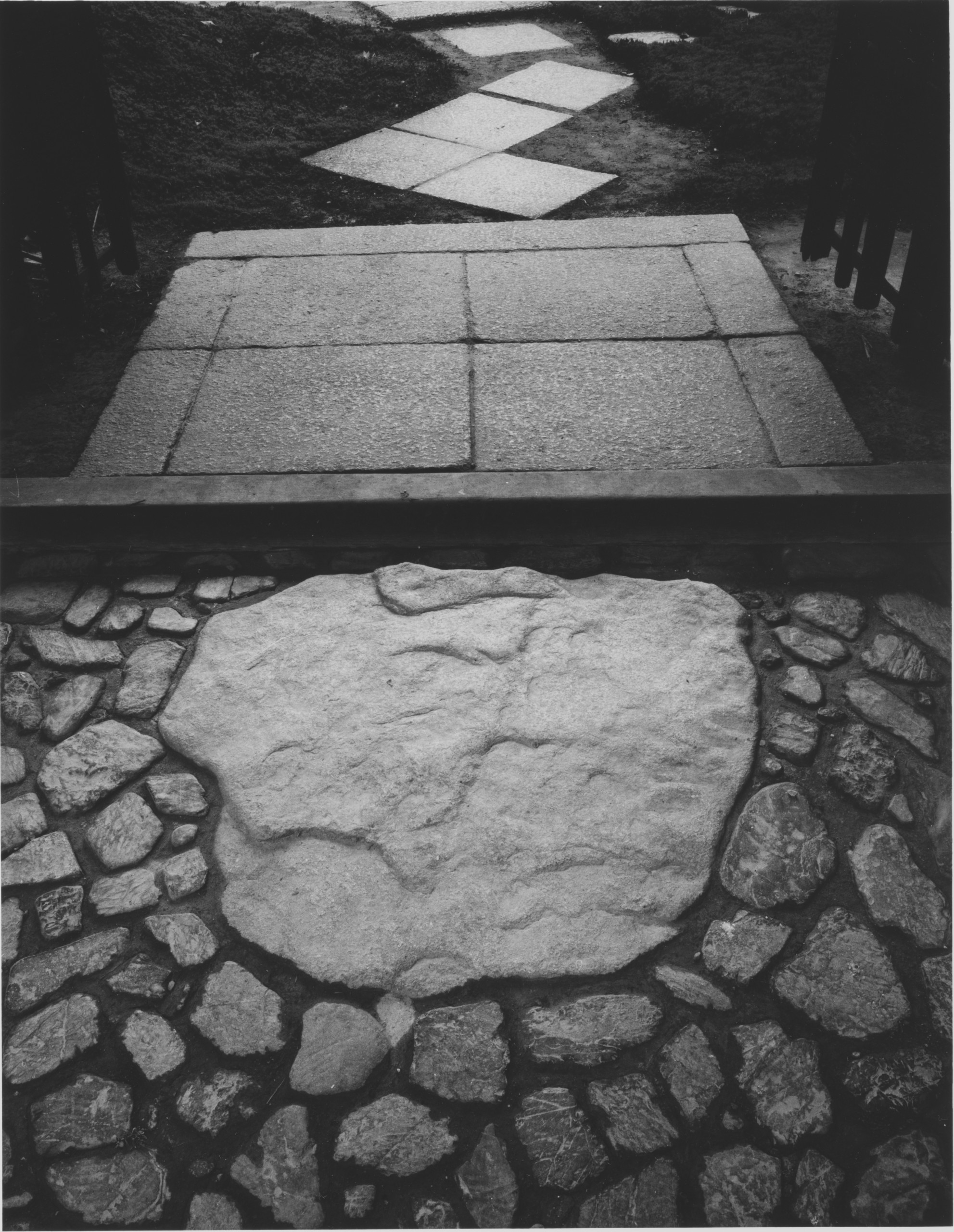 桂離宮 中門の乗越石