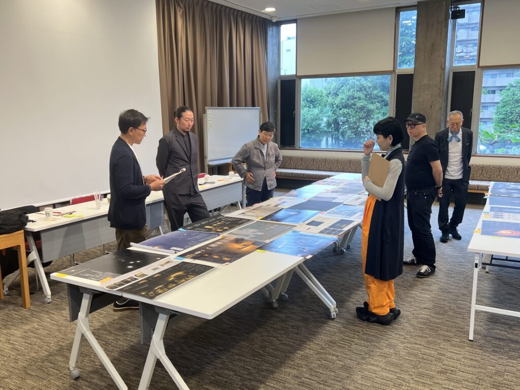 応募作品を審査する審査委員
